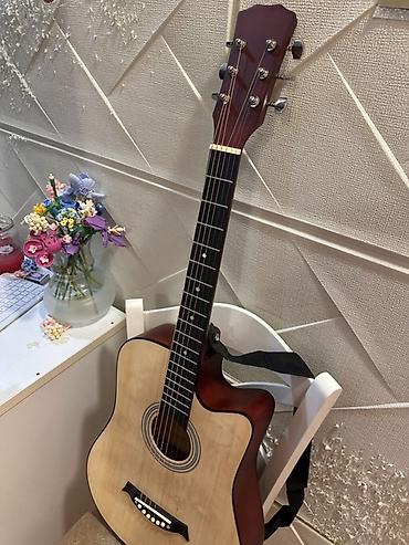 gitara: Akustik gitar – dreadnought korpus, cutaway (kalka) dizaynı - Korpus — 3