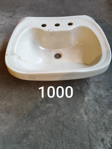 Шифоньеры: Шифоньер с антресолью большой 3 створчатый, разная мебель б/у. Район — 21