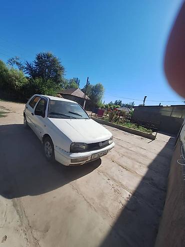 Унаа сатуу: Volkswagen Golf: 1996 г., 1.6 л, Кол менен иштөөчү, Бензин, Хетчбек — 1