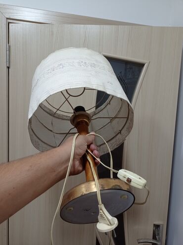 taxt ustu: Stol üstü lampa sovetin