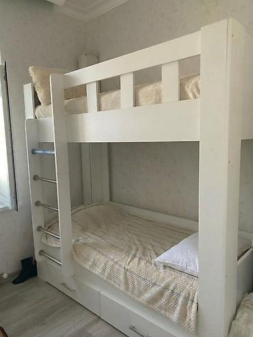 iki divan: Oğlan və qız üçün, İşlənmiş, Çarpayı, Matras ilə, Siyirməli, Taxta — 1