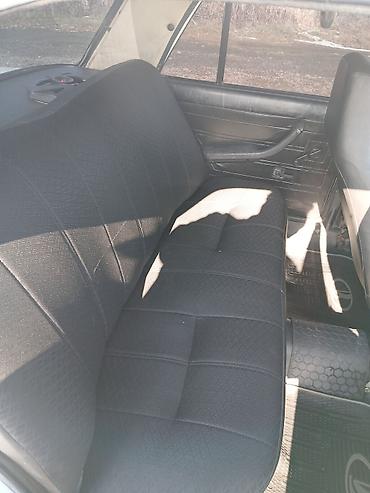 VAZ (LADA): VAZ 2107 sedan – ağ rəngli, 4 qapılı klassik kuzov. Mexaniki yan — 11