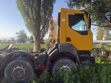 Коммерциялык транспорт: Сүйрөгүч, Renault, 2004 г., Прицепсиз — 3