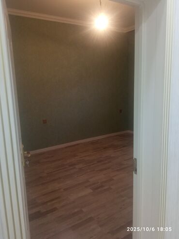 Həyət evləri və villaların satışı: İki mərtəbəli, geniş həyət sahəsi olan fərdi ev. Xüsusiyyətlər: - — 12