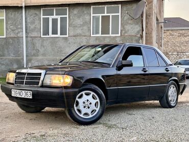 Mercedes-Benz: Maşın şəkildə göründüyü kimidir. Kasmetikasi idealdi. Tək kraskasina — 6