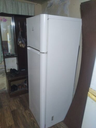 Soyuducular: 2 qapılı Indesit Soyuducu Satılır, rəng - Ağ