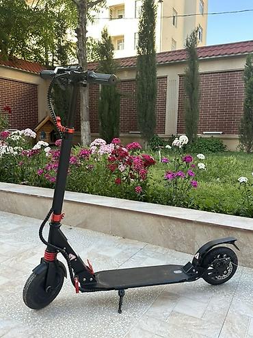 Электротранспорт: Elektrik skuter – qatlana bilən, şəhər içi rahat hərəkət üçün. Bu — 1