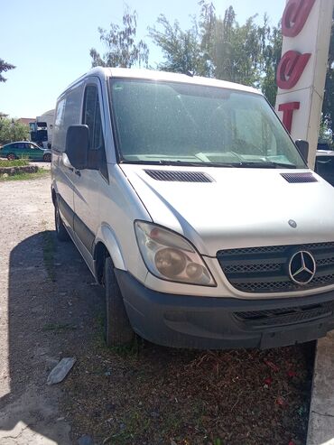купить мерседес спринтер рефрижератор в москве: Микроавтобус Mercedes-Benz Sprinter серебристого цвета. Подходит для