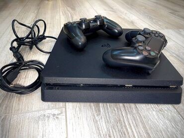 PS4 (Sony Playstation 4): Ev şəraitində işlənib 2 original pult və 2 original oyun üstündə
