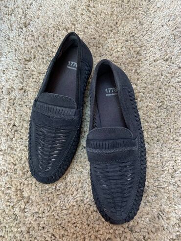 обувь новые: Кроссовки мужские (Бренд )
Размер : 41
ЦЕНА : 5500с