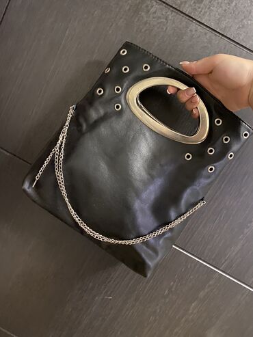 torbica nova: Moderna cena kožna torbica u odličnom stanju 
Cena:1000 dinara