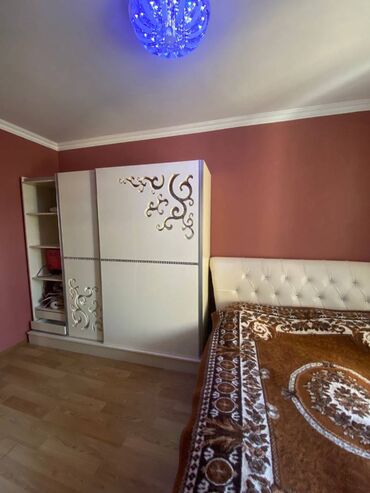 Uzunmüddətli kirayə mənzillər: Gənclik m\s-nın düz yanında 5 mərtəbəli binanın 4-cü mərtəbəsində — 8