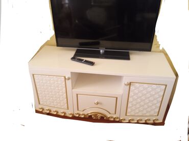 toxumaq üçün saplar: TV altlığı