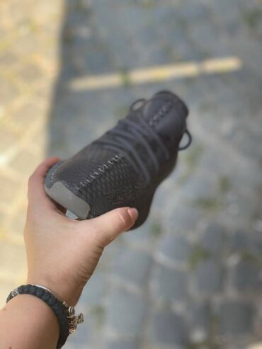 Patike: Adidas Yeezy Boost 350 patike

Novo
Brojevi 36 do 46 — 13