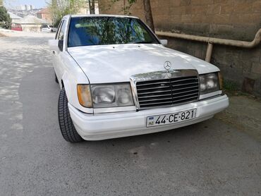 Mercedes-Benz: Mercedes-Benz E 300: 3 l | 1990 il Sedan