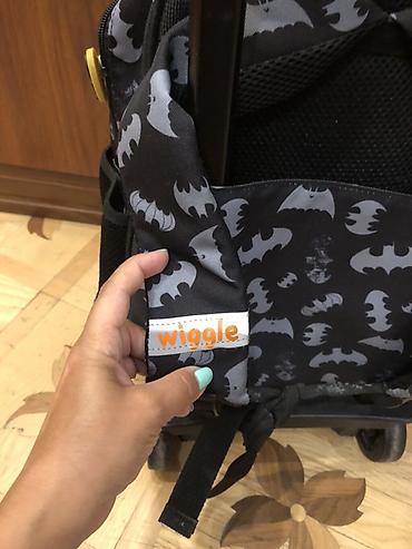 məktəbli çantalar: Uşaq üçün təkərli Batman məktəb çantası - Brend: Wiggle - Dizayn: Ön — 3
