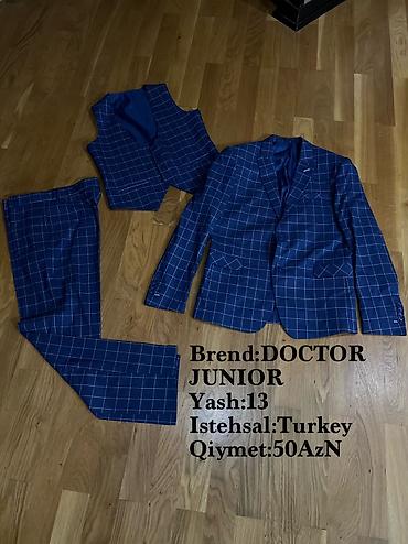 adidas jaket: Brend:DOCTOR JUNIOR
Yash:13
Istehsal:Turkey
Qiymet:50AzN — 5