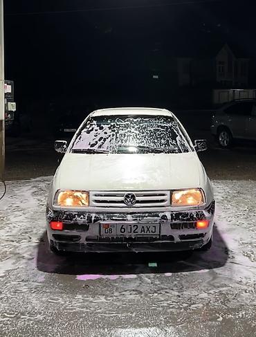 Volkswagen: Volkswagen Vento: 1993 г., 1.8 л, Механика, Бензин, Седан — 10