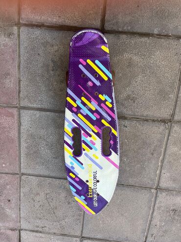 Гантели: Skeytboard,Skateboard.Çox az istifadə olunub işlədilmir deyə satıram
