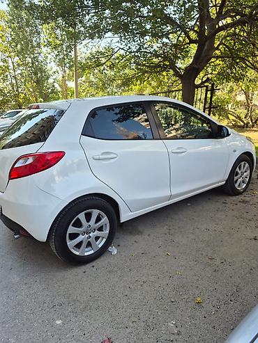 Mazda: Mazda 2: 1.5 l | 2015 il Sedan — 3