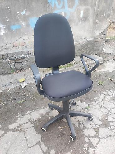 Продаю комп. кресло 
все рабочее