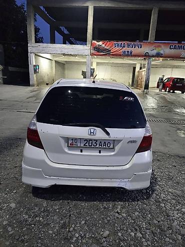 Продажа авто: Honda Fit: 2004 г., 1.5 л, Вариатор, Бензин, Хэтчбэк — 4