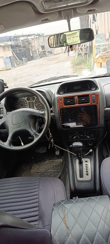 oturacaq uzlukleri: Mitsubishi Pajero: 1.8 l | Ofrouder/SUV