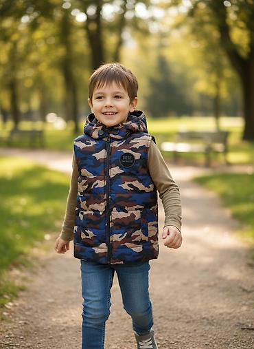Жилет на 6-7 лет -800 сом детские куртки на 4-7 лет красная зимняя-