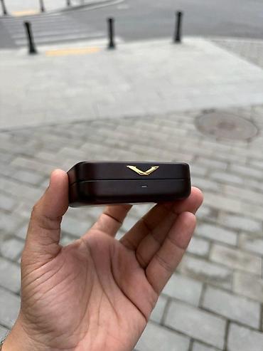 аудио конвертер: "Vertu Quantum Flip 2025 1TB/16GB" qulaqlıqları Vertu Phantom Series — 8