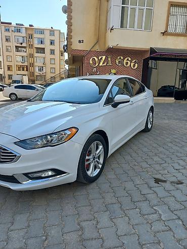 fujin: Ford Fusion sedan – ağ rəngdə, geniş və komfortlu salon — 9