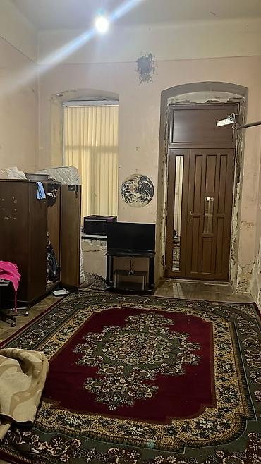 Yeni tikili: Mərkəzdə yerləşən geniş mənzil satılır - Tarixi binada, hündür — 9