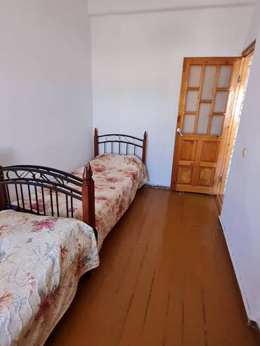 Uzunmüddətli kirayə mənzillər: Nərimanov metrosundan 8 dəqəlik məsafədə 4 mərtəbəli binanın 4 cü — 4