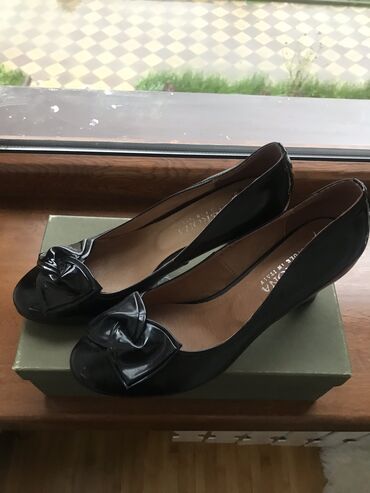 женские туфли со шнурками: Туфли Verona, 39, цвет - Черный