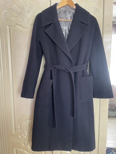 прокат национальных костюмов для детей: Пальто Деми зима 2000 сом 46 размер