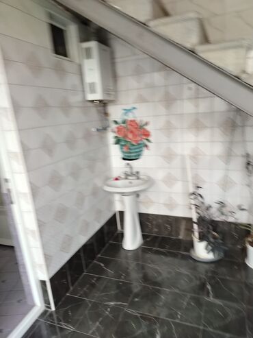 Obşivka: Taxta daxili tərtibatlı komfortlu ev - Ümumi plan: geniş salon, yataq — 14