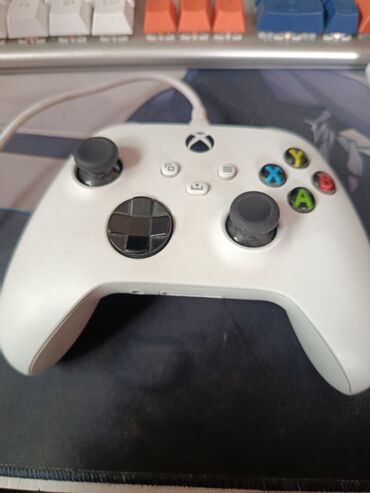 приставка для компьютера: Геймпад Xbox (Series X|S) белый, - Фирменный дизайн Xbox с