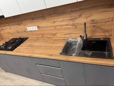 срочно продаётся 1 комнатная квартира в районе ошского рынка по улице кенсуйская: 1 бөлмө, 48 кв. м, Элитка, 11 кабат, Евроремонт