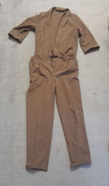 Сковородки: Dəst satılır. 30 manata satılır. 42 razmerdilər
