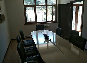 şamaxinka: Bakı, 4-cü mikrorayon, 3 otaqlı, Köhnə tikili, m. Memar Əcəmi, 40 kv. m — 2