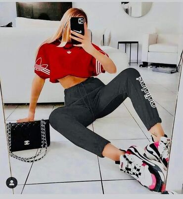 Gornji i donji deo: Veličine S M L XL
Cena 4400 din n — 19