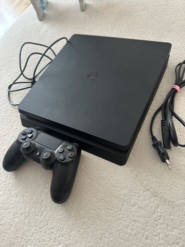 işlənmiş kompüter: Playstation 4 Slim 500GB 1 eded orijinal joystick Orijinal plomb