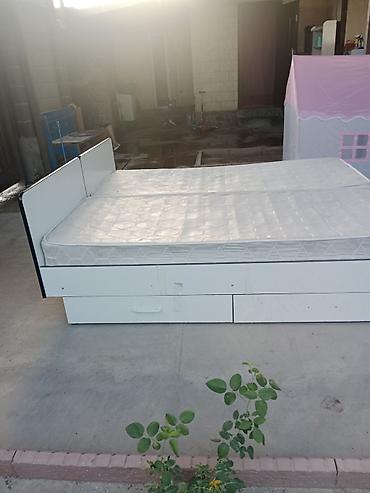 study table: Спальный кровать 
Состояние - жакшы
Экоосу Бир 10000 — 4