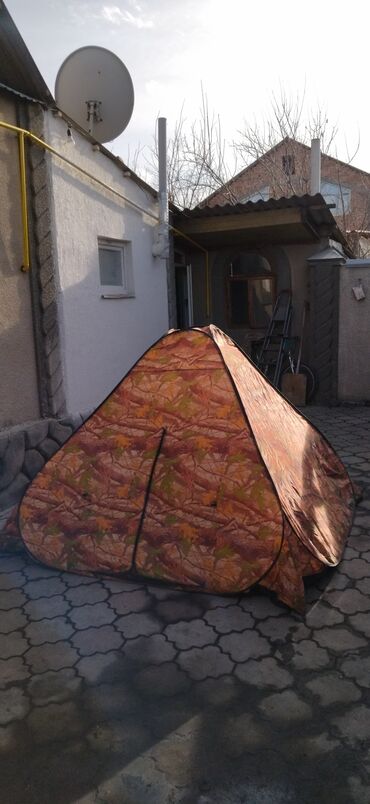 палатки брезентовые: Продаю палатку для рыбалки и отдыха. Просторная два, три человека