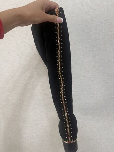 Пальто: Все вещи почти новые Нигде не порвано не испачкано Просто весели в — 34