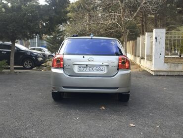 Toyota: Toyota Corolla hatchback (E12) – dizel, turbo yazılı stikerlərlə — 4