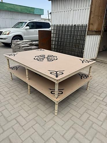 закройные стол: Стол для зала для гостей, 
Стол раскладной — 1
