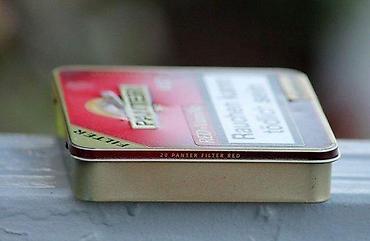 Upaljači i prateća oprema: Red panter extra rare i winston tabakera statue of liberty. Cena za — 4