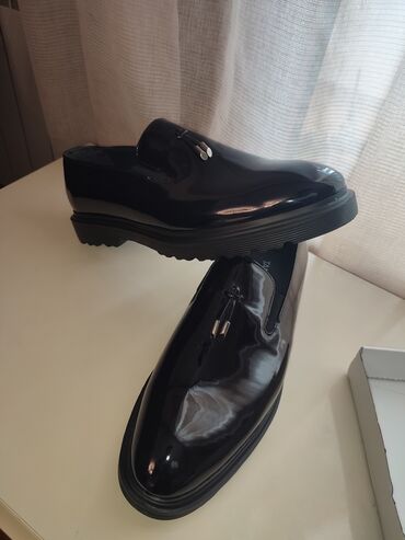 Мужская обувь: Klassik ayaqqabı satılır 43razmer. fikri ciddi olanlar whatsap nömrəyə
