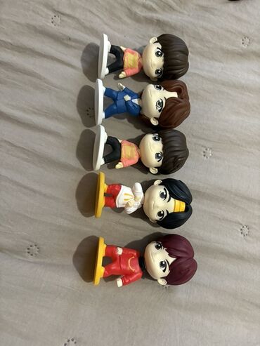 Oyuncaqlar: Uşaq oyuncaqları və fiqurlar dəsti Məzmun: - Kiçik plastik fiqurlar — 11