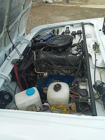 VAZ (LADA): Model: VAZ 2106 (klassik “altılı”) Kuzov rəngi: ağ Kuzov: sedan, xrom — 12